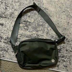 Lululemon 2L belt bag
